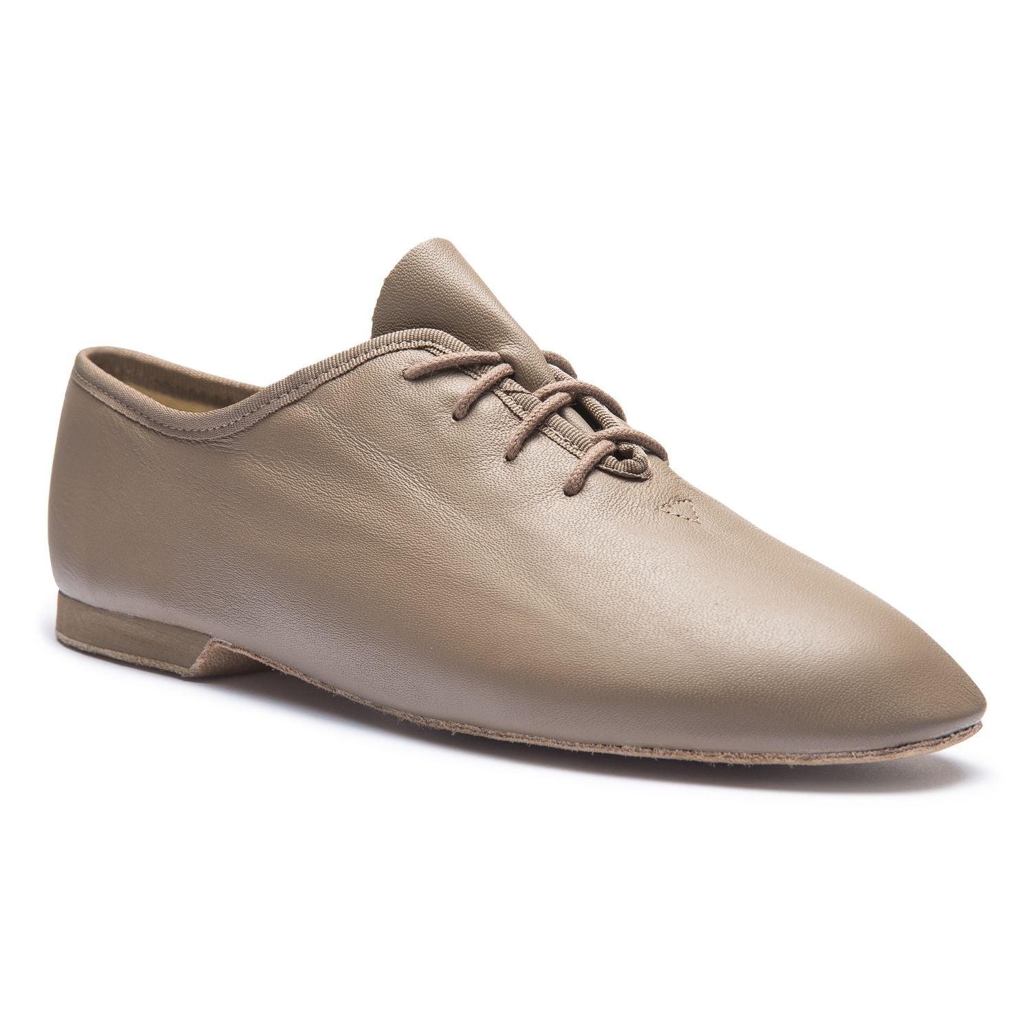 Hautfarben 1260 Basic II Jazzschuhe von Rumpf, Leder mit Schnürsenkeln, niedriger Absatz, Ledersohle, schräge Ansicht.